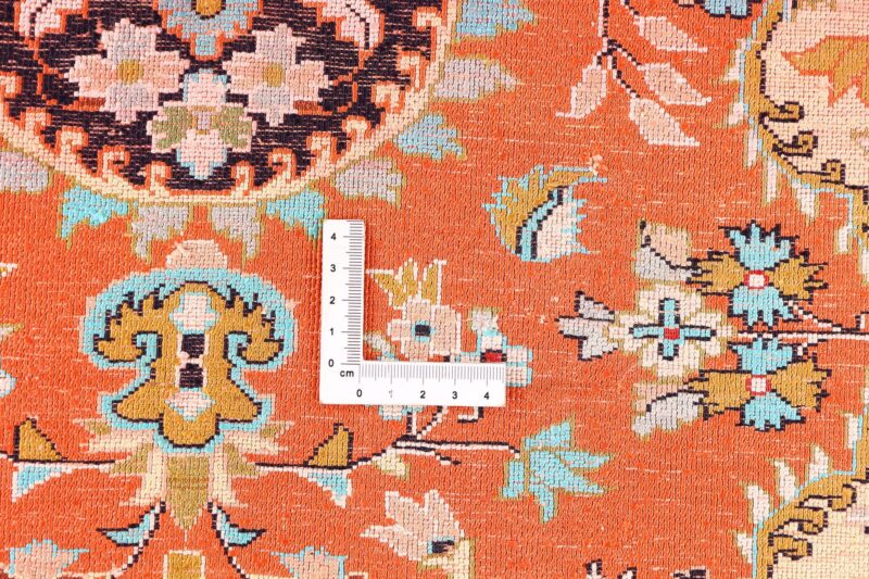 Qom Persian Rug 58 × 75 cm, Silk, hand-knotted, exclusive — view 7 Qom Persian Rug 58 × 75 cm, Silk, hand-knotted, exclusive — view 7
