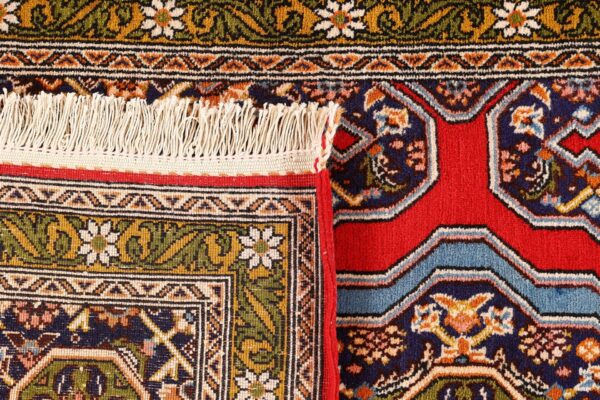 Qom Persian Rug 75 × 132 cm, Wool and Silk, hand-knotted — view 7 Qom Persian Rug 75 × 132 cm, Wool and Silk, hand-knotted — view 7