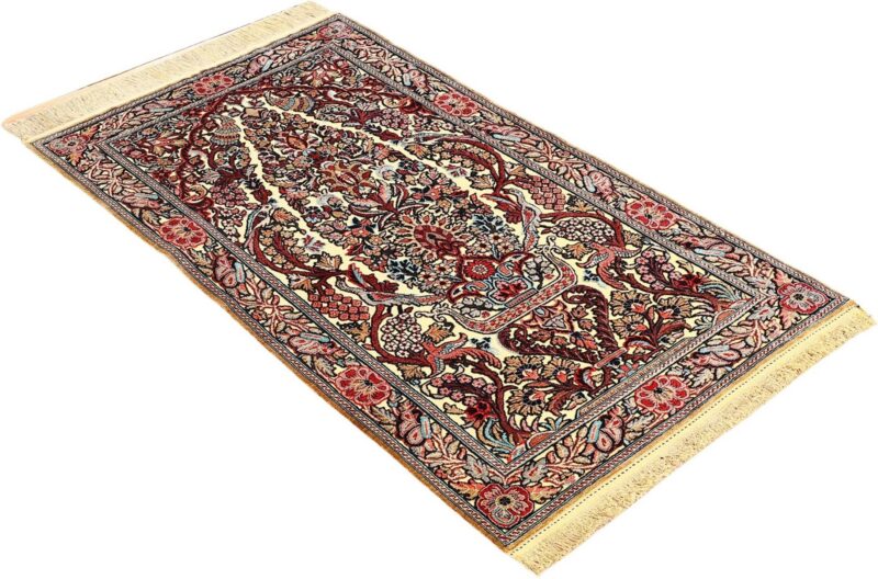 Qom Persian Rug 77 × 133 cm, Silk, hand-knotted — view 4