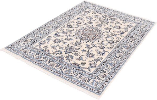 Nain Persian Rug 149 × 202 cm, Wool and Silk, hand-knotted — view 5 Nain Persian Rug 149 × 202 cm, Wool and Silk, hand-knotted — view 5