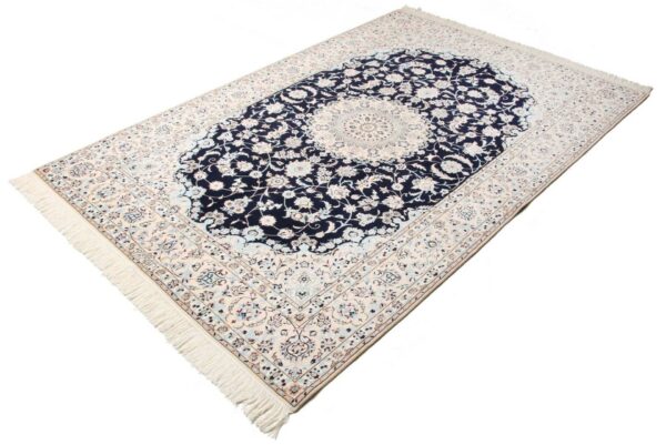 Nain Persian Rug 156 × 231 cm, Wool, hand-knotted — view 2