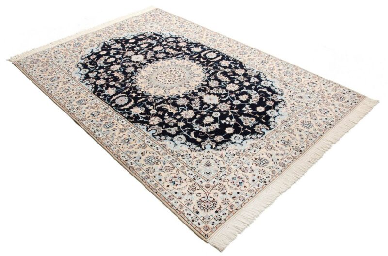 Nain Persian Rug 156 × 231 cm, Wool, hand-knotted — view 3