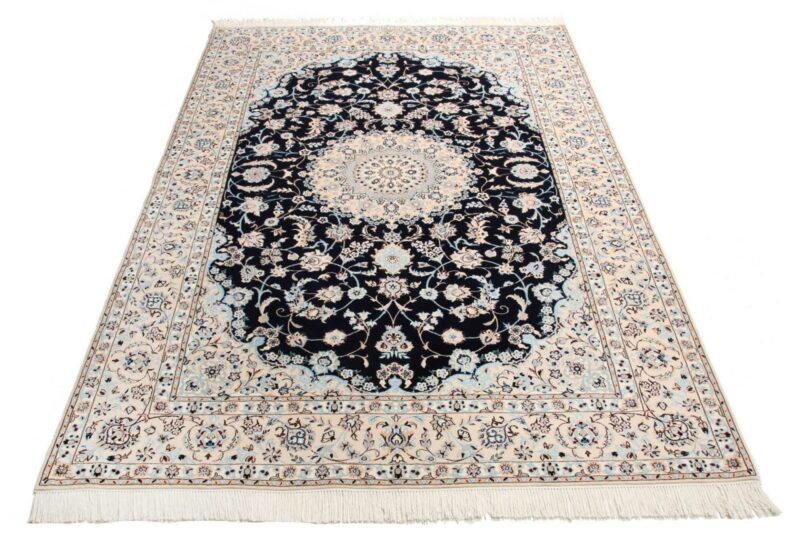 Nain Persian Rug 156 × 231 cm, Wool, hand-knotted — view 4