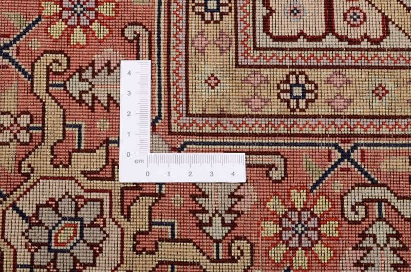 Tabriz Persian Rug 103 × 153 cm, Wool and Silk, hand-knotted — view 3