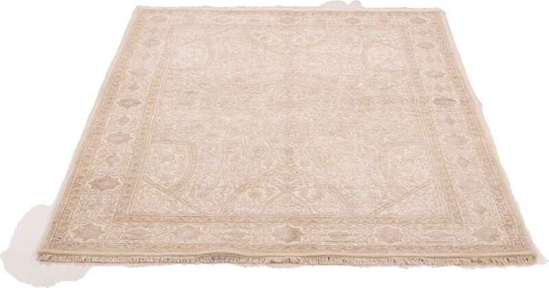 Tabriz Persian Rug 152 × 207 cm, Wool and Silk, hand-knotted — view 2