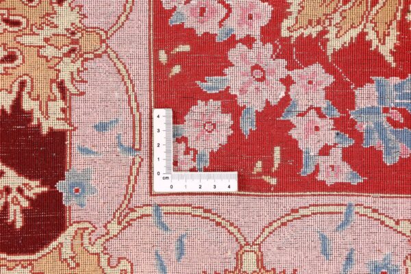 Tabriz Persian Rug 156 × 208 cm, Wool and Silk, hand-knotted — view 9