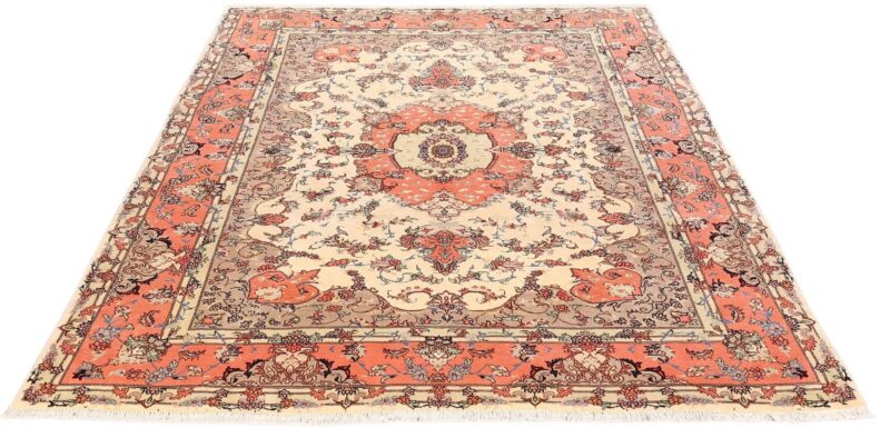 Tabriz Persian Rug 195 × 270 cm, Wool and Silk, hand-knotted — view 2 Tabriz Persian Rug 195 × 270 cm, Wool and Silk, hand-knotted — view 2