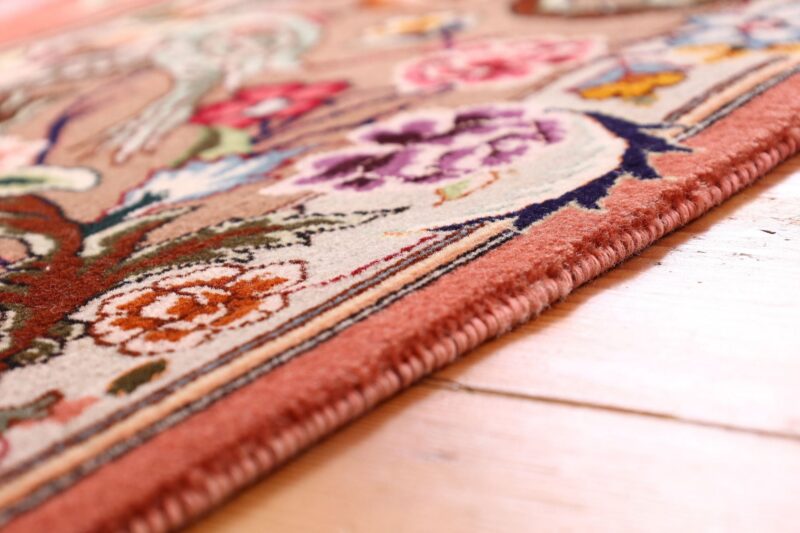 Tabriz Persian Rug 195 × 295 cm, Wool and Silk, hand-knotted — view 6 Tabriz Persian Rug 195 × 295 cm, Wool and Silk, hand-knotted — view 6