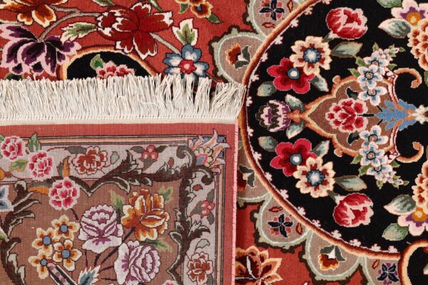 Tabriz Persian Rug 195 × 295 cm, Wool and Silk, hand-knotted — view 7 Tabriz Persian Rug 195 × 295 cm, Wool and Silk, hand-knotted — view 7