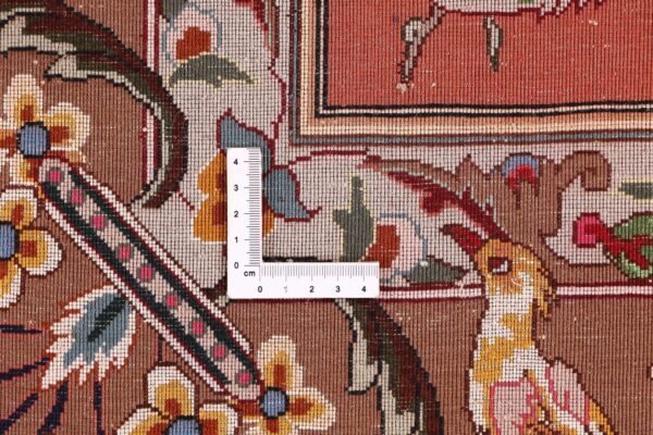 Tabriz Persian Rug 195 × 295 cm, Wool and Silk, hand-knotted — view 9 Tabriz Persian Rug 195 × 295 cm, Wool and Silk, hand-knotted — view 9